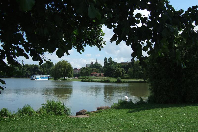 3-6-02 Metz.JPG - Freizeitsee in Metz ...